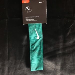 NIKE tapered headband